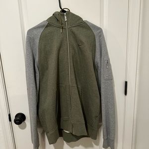 Nike Gray and Green Zip Up Hoodie - Size Large L